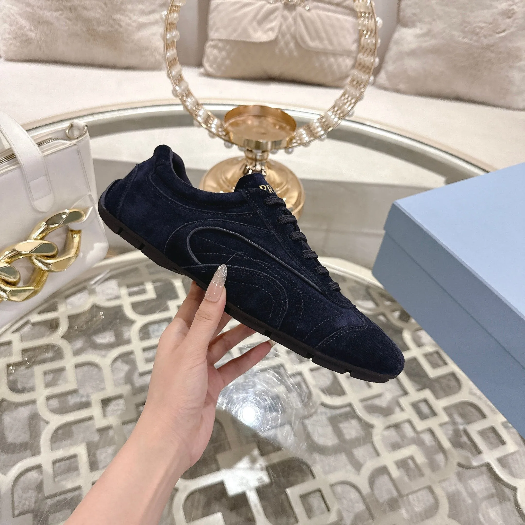 P600. PRADA for couples, casual shoes for couples, originally developed 1:1, made of high-mercerized cowhide, silk sheepskin lining, rubber outsole, comfortable and soft on the feet, size for women: 35 to 41. Male 38 to 45